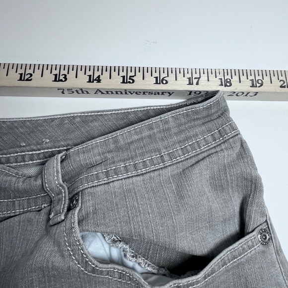 Chico’s Platinum Gray Cropped Jeans Size 3 Stretch‎ Denim - Picture 4 of 5